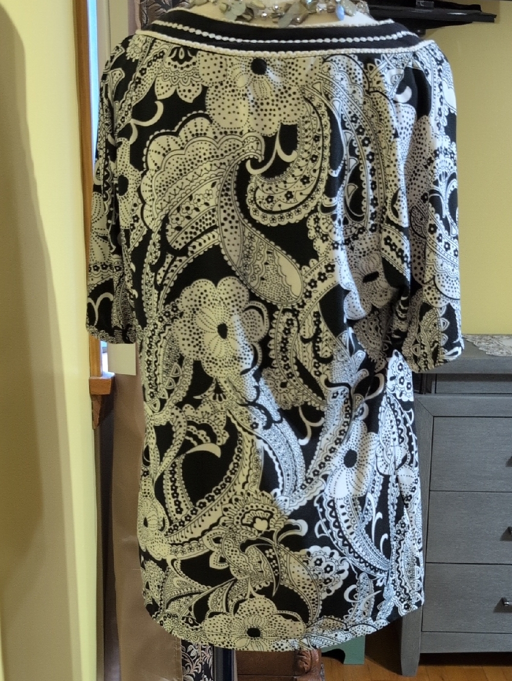 August Silk Monochrome Paisley Blouse - Picture 6 of 6